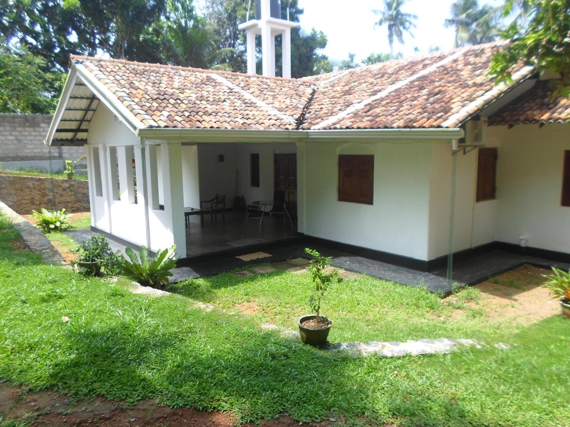 Chitra Ayurveda Hotel Bentota Bilik gambar